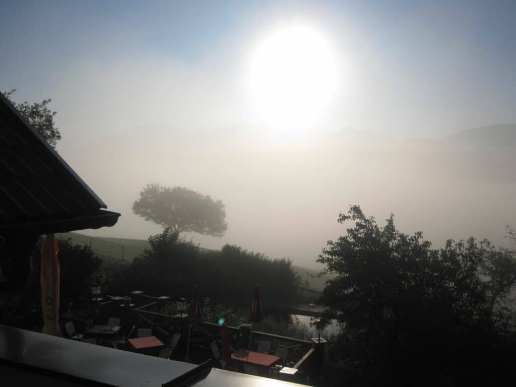 Ausblick in die Natur, Sonne mit Nebel